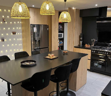 Cuisines sur-mesure BOIS et NOIR