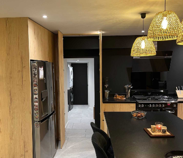Cuisines sur-mesure BOIS et NOIR